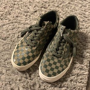 VANS Old Skool Women's Sneakers (Dusty Olive/Wht)